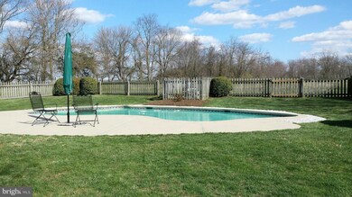 18504 Silcott Springs Rd, Purcellville, VA 20132 - photo 2