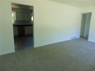 1034 Luster Ln, Des Moines, IA 50315 - photo 3