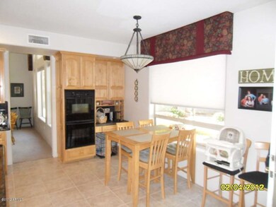 Breakfast/dbl ovens/desk