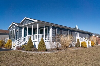 81 Linsay Dr, Raynham, MA 02767 - photo 3