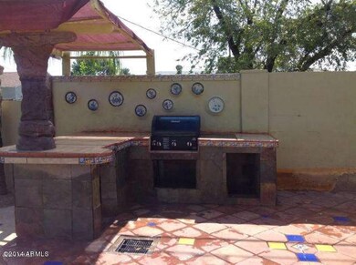 145 e buena vista grill
