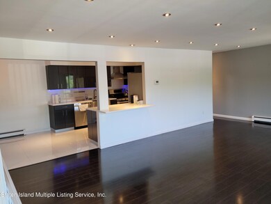 88 Daffodil Ln unit A, Staten Island, NY 10314 - photo 6