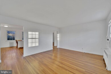 2221 Washington Ave unit 301, Silver Spring, MD 20910 - photo 2