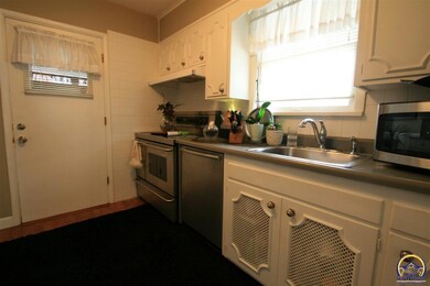 1508 SW MacVicar Ave, Topeka, KS 66604 - photo 7