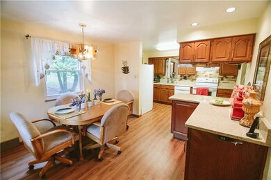 Kitchen dining combo