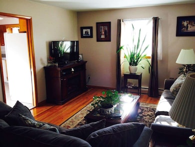 8 Mohawk Ave, Troy, NY 12180 - photo 3