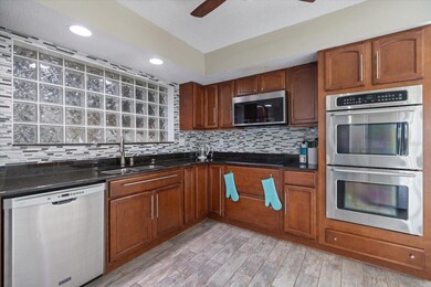 Large spacious kitchen with double ovens