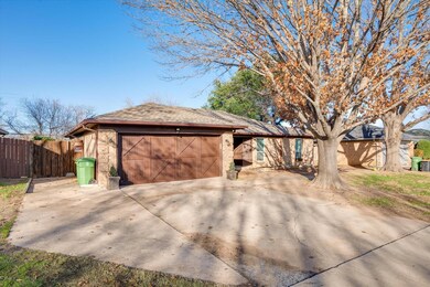 7921 Lynda Ln, North Richland Hills, TX 76180 - photo 2
