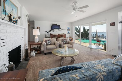 225 Curtis Point Dr-large-005-20-4M3A581