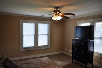 315 W Creek St, Fredericksburg, TX 78624 - photo 5