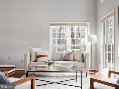 11756 Great Owl Cir, Reston, VA 20194 - photo 5