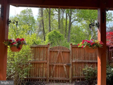 4078 Walnut Cove Cir, Fairfax, VA 22033 - photo 4