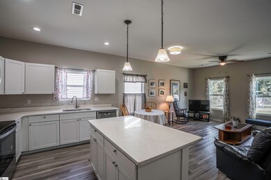 7 Lawrence St, Inman, SC 29349 - photo 6