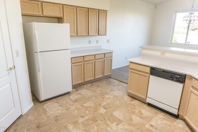Kitchen-fridge stays