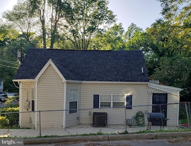 5310 Cumberland St, Capitol Heights, MD 20743 - photo 2