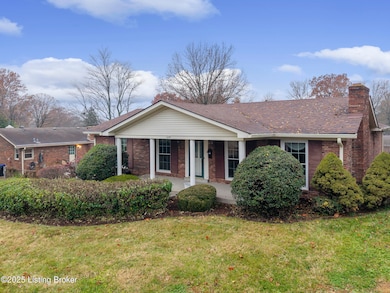 1409 Cloverhills Dr, Louisville, KY 40216 - photo 3