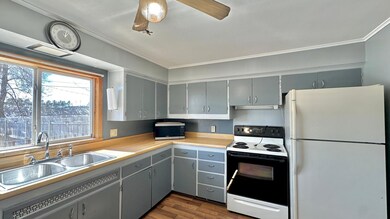 313 9th St SW, Chisholm, MN 55719 - photo 4