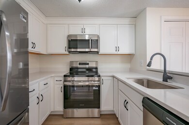 19 Clinton Ct, MerriMacK, NH 03054 - photo 6