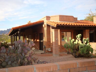 Looking towards front breakfast room