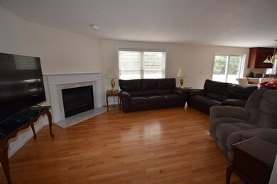 10 Bayberry Cir, Nashua, NH 03062 - photo 2