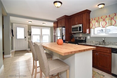 28 Gardner St, Pawtucket, RI 02861 - photo 2