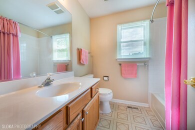 1951 Jester Ln, Algonquin, IL 60102 - photo 2