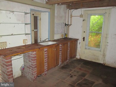 533 Levengood Rd, Douglassville, PA 19518 - photo 5