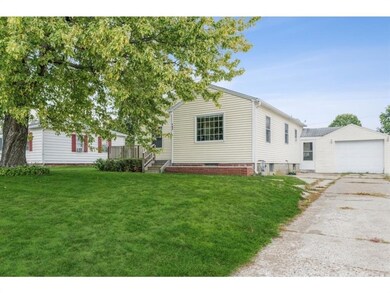 402 E 20th St S, Newton, IA 50208 - photo 3