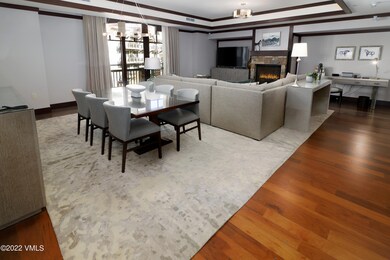 four_seasons_5101_living_3