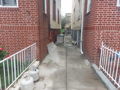 967 E 225th St, Bronx, NY 10466 - photo 4