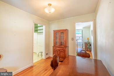 572 Lucia Ave, Baltimore, MD 21229 - photo 4