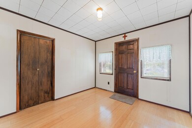 Entryway/mudroom