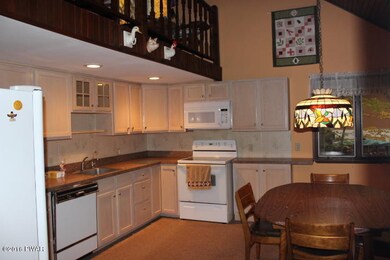 1069 Rainbow Dr, Lake Ariel, PA 18436 - photo 5