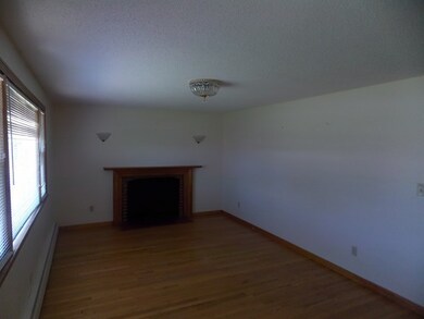 146 Laconia St, Ludlow, MA 01056 - photo 4