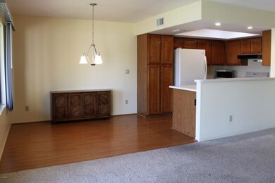 OOpen Kitchen & fam Room