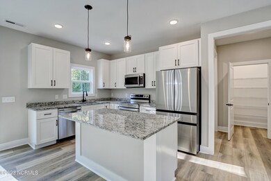 110 S Lloyd St, Burgaw, NC 28425 - photo 6