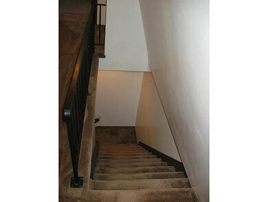 Entry/Foyer.