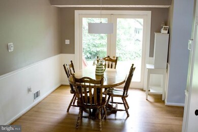 404 Marshall Rd SW, Vienna, VA 22180 - photo 2