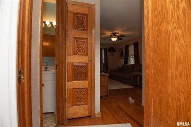 1437 W 38th St, Davenport, IA 52806 - photo 3