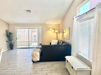LIVING RM