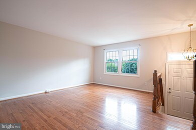 21923 Myrtlewood Square, Sterling, VA 20164 - photo 7