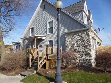 127 W Wabash St, Bluffton, IN 46714 - photo 2