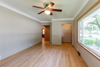 2300 11th Ave SE, Cedar Rapids, IA 52403 - photo 4