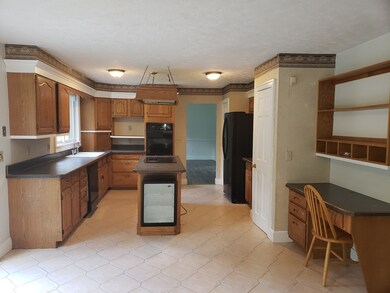 687 W Cherry St, Holyoke, MA 01040 - photo 7