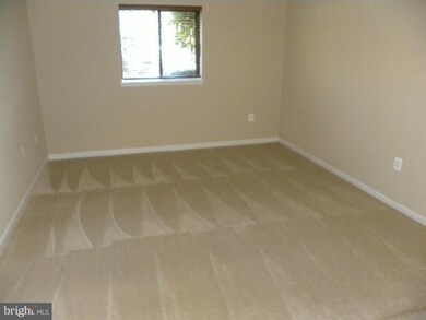 9745 Kings Crown Ct unit 2, Fairfax, VA 22031 - photo 2