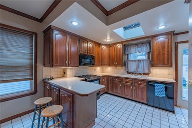 Kitchen w/skylight