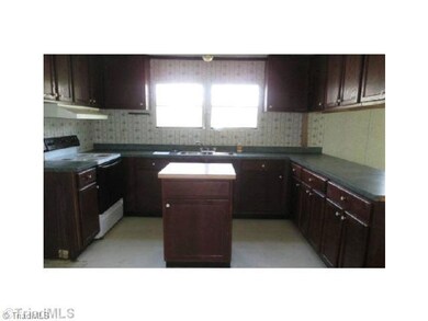 6723 Royal Ridge Rd, Ramseur, NC 27316 - photo 4