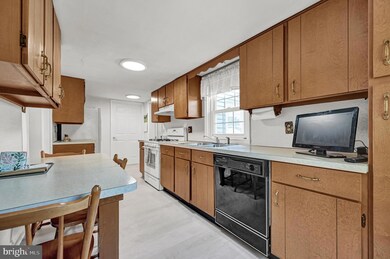 526 Plank Rd, New Freedom, PA 17349 - photo 5