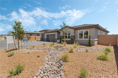 Prairie-style house featuring driveway, stucco sid