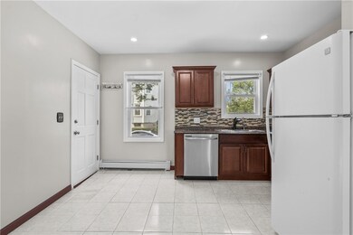 44 Pine St unit 1, Pawtucket, RI 02860 - photo 4